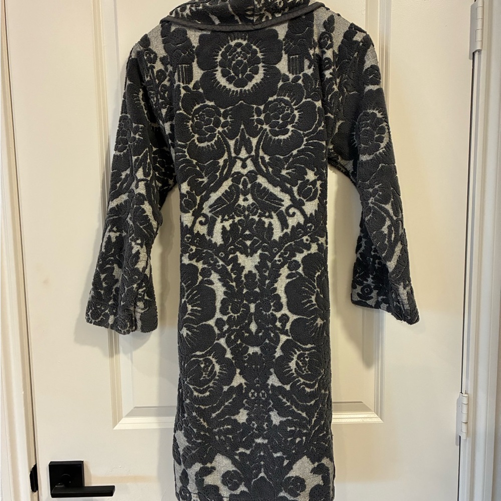 Anthropologie Gray & Cream Floral Textured Robe - Picture 2 of 6